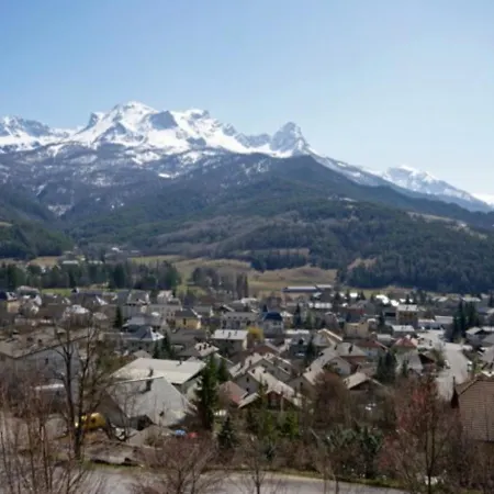 Mini T2 A Pour 4 Personnes Avec Balcon Et Cuisine Equipee - Fr-1-165a-111