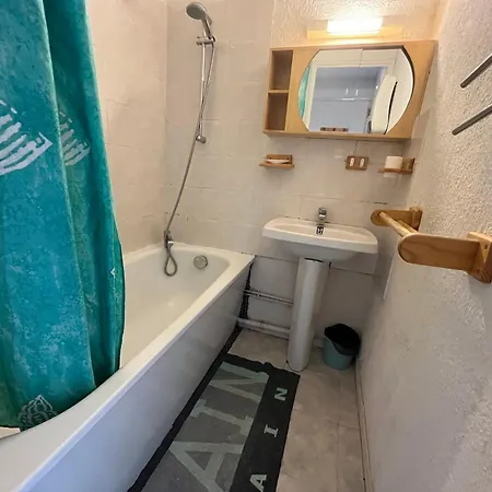 Mini T2 A Pour 4 Personnes Avec Balcon Et Cuisine Equipee - Fr-1-165a-111